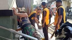 Sat Samapta Resor Pelabuhan Makassar Bersama TNI dan Warga Bersihkan Masjid, jelang Ramadhan 2022