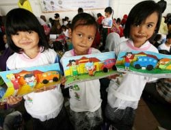 Bunda PAUD Dilatih Finger Painting