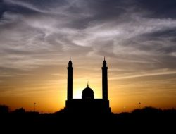 Pemkab Sumbang Masjid Agung  Rp 25 Juta