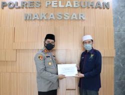 Kapolres Yudi Frianto Serahkan Zakat Mal kepada Baznas Kota Makassar