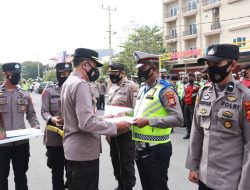 Polres Pelabuhan Makassar Berikan Bantuan Kepada Personil Korban Kebakaran