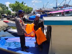 Satpolair Polres Pelabuhan Makassar Imbau Keselamatan Berlayar dan ProKes