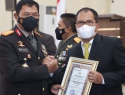 Wali Kota Makassar Raih Penghargaan dari Kapolda Sulsel