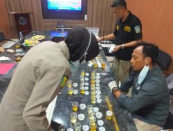 Satuan Narkoba Lakukan Tes Urine Di Kantor Unit Penyelenggara Pelabuhan Kelas II Bulukumba