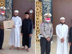 Kasat Lantas Polres Tator Sumbang Buku Tafsir Ibnu Katsir Ke Masjid Raya Makale