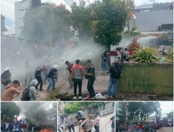 Massa Gerakan Sangtorayan Bentrok Dengan Petugas di PN Makale