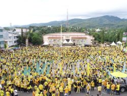 Peserta Gerak Jalan Partai Golkar Soppeng Tumpah Ruah di Jalan