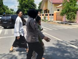 Personel Polwan Laksanakan Pengamanan Salat Jumat