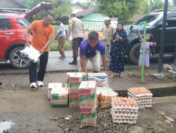 Peduli Sesama, Kades Barombong Beri Bantuan Korban Kebakaran