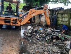 Tangani Genangan di Hertasning, Dinas PUTR Bersihkan Saluran Drainase
