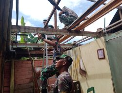 Peduli Warga Tertimpa Musibah, Personel Koramil 1423-01/Lalabata Bantu Perbaikan Rumah Warga