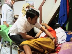 Kunjungi Penderita Lumpuh, dr Udin Malik Tekankan ke Masyarakat Jangan Takut Berobat