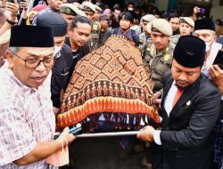 Lepas Jenazah Syukur Bijak, Gubernur Andi Sudirman : Banyak Perjuangan Beliau untuk Pembangunan di Luwu