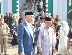 Bupati Irwan Hamid Salat Idulfitri di Masjid Agung Al-Munawwir