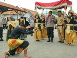 Kapolda Sulsel Tiba di Rujab Bupati Bulukumba, Disambut Tari Angngaru