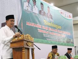 Didampingi Kakan Kemenag, Amran Mahmud Buka Bimbingan Manasik Jamaah Haji Kabupaten Wajo