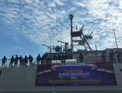 Kapal Perang KRI Tongkol-813 Kawal Distribusi Uang Rupiah Senilai Rp10M ke Pulau Terluar Sulsel