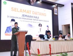 Sekda Pinrang Menyambut Jemaah Haji Kloter 38 di Bandara Sultan Hasanuddin