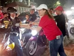 Gaungkan ‘JOKOW15ME’, Puluhan Caleg dan Pengurus PSI Serbu CPI dan Bagikan Nasi Kotak di Jl Dangko