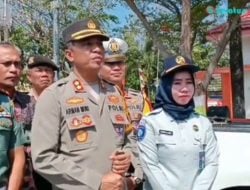 Pengemudi Sepeda Motor Diberi Brosur dan Helem SNI Saat Terjaring Operasi Hari Ketiga