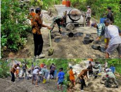 Babinsa Sangalla Gotong Royong Bersama Warga Rabat Beton Jalan Desa