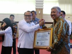 Pemkab Pinrang Terima Penghargaan dari Ombudsman soal Pelayanan Publik