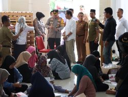 Kapolres Luwu Tinjau Kegiatan Sortir dan Lipat Surat Suara Pemilu di Gudang Logistik KPU