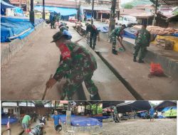 Babinsa Koramil Sesean dan Warga Bersihkan Lokasi Pasar Tradisional
