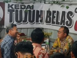 Wali Kota  Danny Nikmati Coto dan Kopi Susu Racik Kedai Tujuh Belas