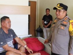 Bakti Kesehatan Kapolres Torut Besuk Kasat Lantas Sakit Kelelahan