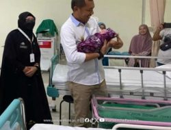 Dua Bayi Mungil Mendapatkan Kado HUT Parepare ke 64