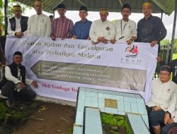 Lembaga Trah GTS Ziarah dan Syukuran Renovasi Makam Raja serta Ulama di Sanrobone