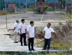 Zadrak Sidak Jalan Amblas ke Toraja Airport