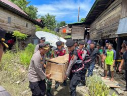 Kapolres Wajo Melayat ke Rumah Keluarga Korban yang Hanyut Terbawa Arus Banjir