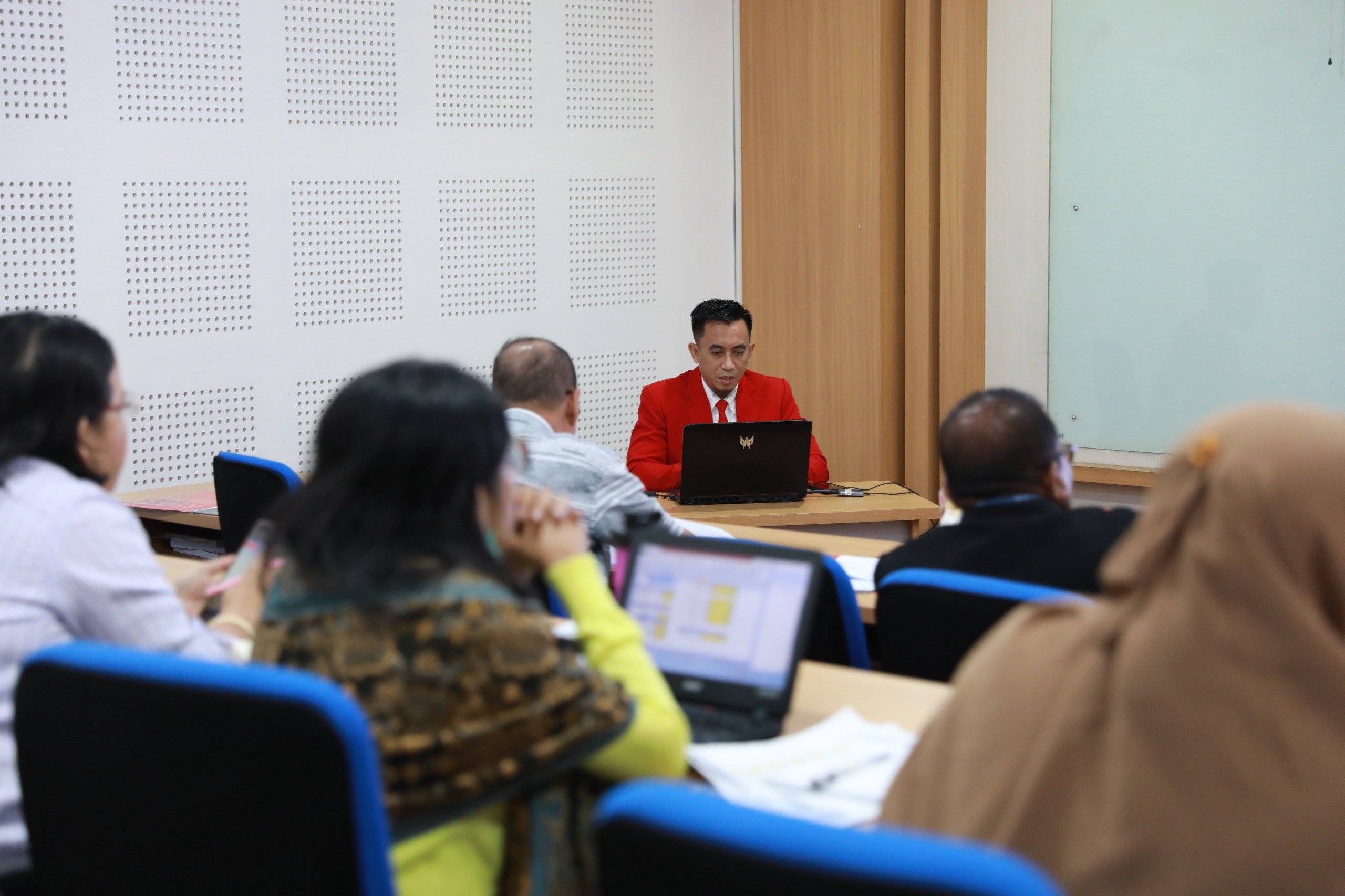 Kepala DPMPTSP Makassar Bahas Kebijakan Pemerintah Terhadap Pertumbuhan Ekonomi di Daerah Penyangga IKN