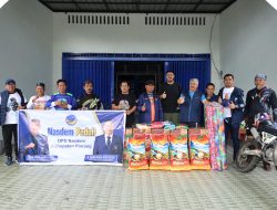 Ketua DPD Pantai NasDem Pinrang, Irwan Hamid Serahkan Bantuan ke Korban Bencana