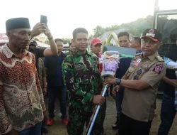 Serahkan Bantuan Alat Kebersihan, Budiman : Semoga Bermanfaat untuk Masyarakat Botta