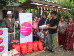 Peduli Tanggap Darurat Bencana, Indosat Ooredoo Hutchison Salurkan Bantuan Banjir dan Longsor di Sulsel