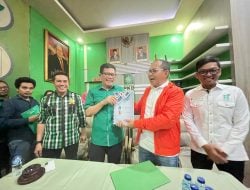 90 Komunitas Relawan Kawal Danny Pomanto Kembalikan Formulir di PKB