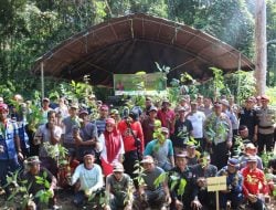 Sambut HUT Bhayangkara Ke-78, Polres Luwu Laksanakan Penanaman 800 Bibit Pohon