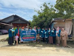 Perawat Peduli Pasca Bencana Melakukan Pembagian Mascer Ke Warga Malela