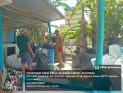 Salah Satu Wujud Kinerja, DLHK Sinjai Beli Sampah Plastik Masyarakat di Desa Panaikang