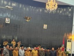 Theo Serahkan Rancangan KUA-PPAS Tana Toraja 2025 Ke Dewan