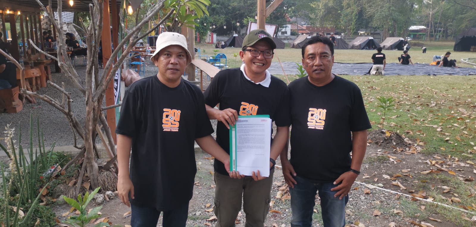 Perwakilan PN-SSI Sulawesi menerima Petisi Dukungan Hadirnya Stadion Sudiang Makassar