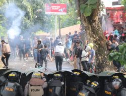 Aksi Protes Depan Kantor KPU, Polres Parepare Sispamkota