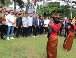 Hadir di Pembukaan PRPG GKST, Wabup Berikan Semangat ke Kontingen Luwu Timur