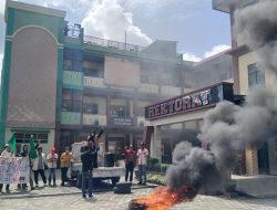 AMM Sinjai Gelar Aksi di Kampus, Suarakan Rektor UMSi Dicopot