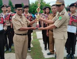 Jadi Pembina Upacara, Camat Tomtim Apresiasi Prestasi SMPN 1 Tomoni Timur 