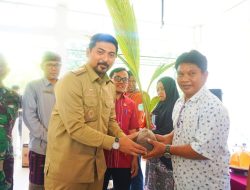 Wabup Akbar Serahkan Bantuan Alsintan, Benih dan Bibit Pertanian