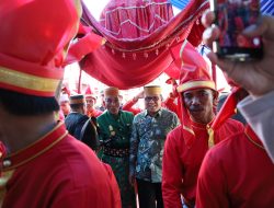 Potret Danny Pomanto Berbaur dengan Para Pemangku Kerajaan Adat di Acara Maudu Ada Kalabbiranga Ri Marusu